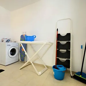 El Estudio De Lela Arrecife (Lanzarote)